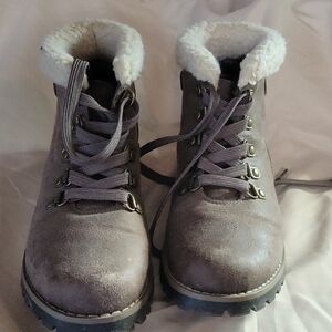 Sonoma Hiking Boots. Size 7.5 Medium  Womens